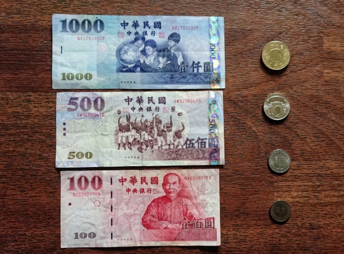 台湾貨幣　紙幣　硬貨　まとめて