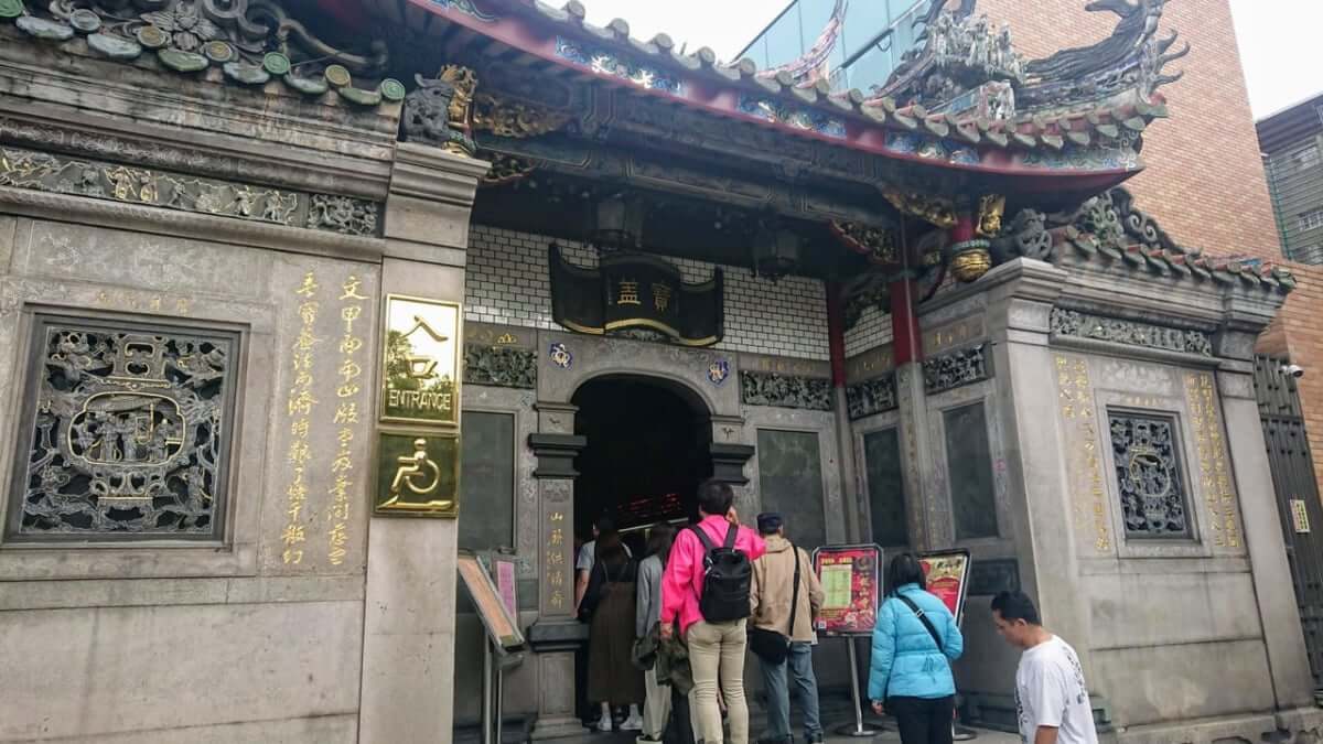 台湾のパワースポット「龍山寺」の魅力とお参り方法｜Stayway