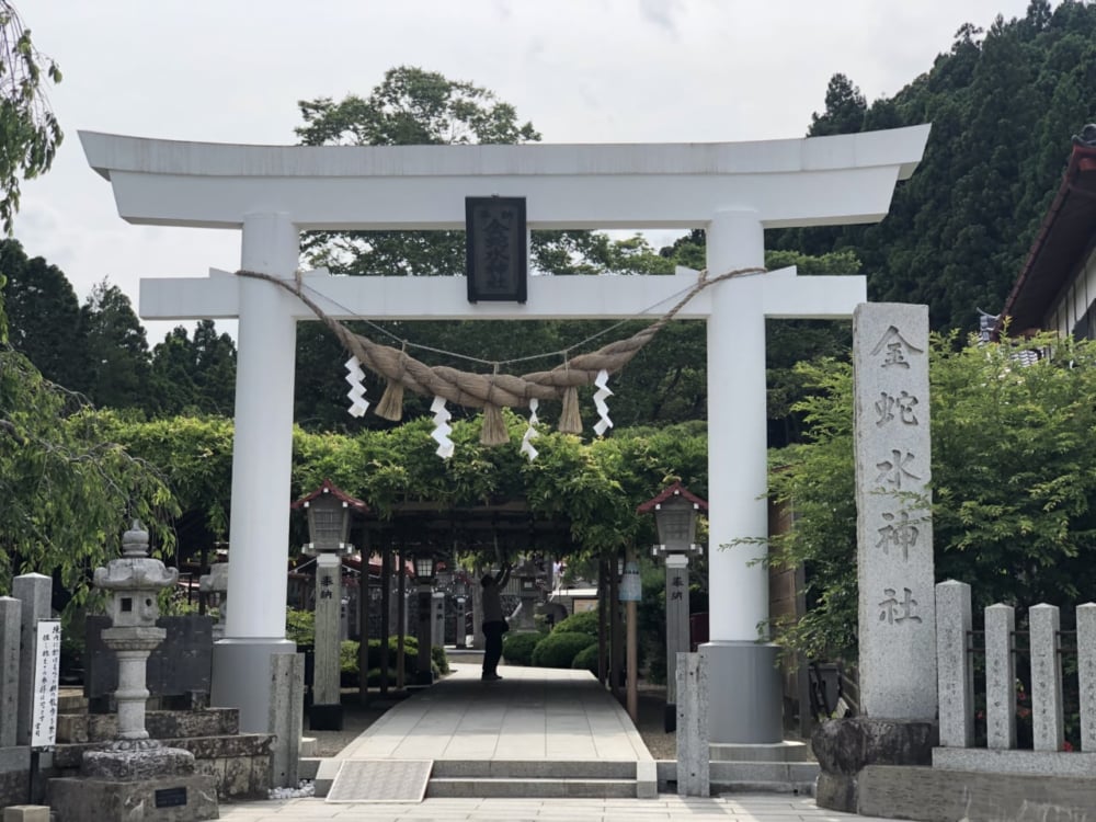 金蛇水神社